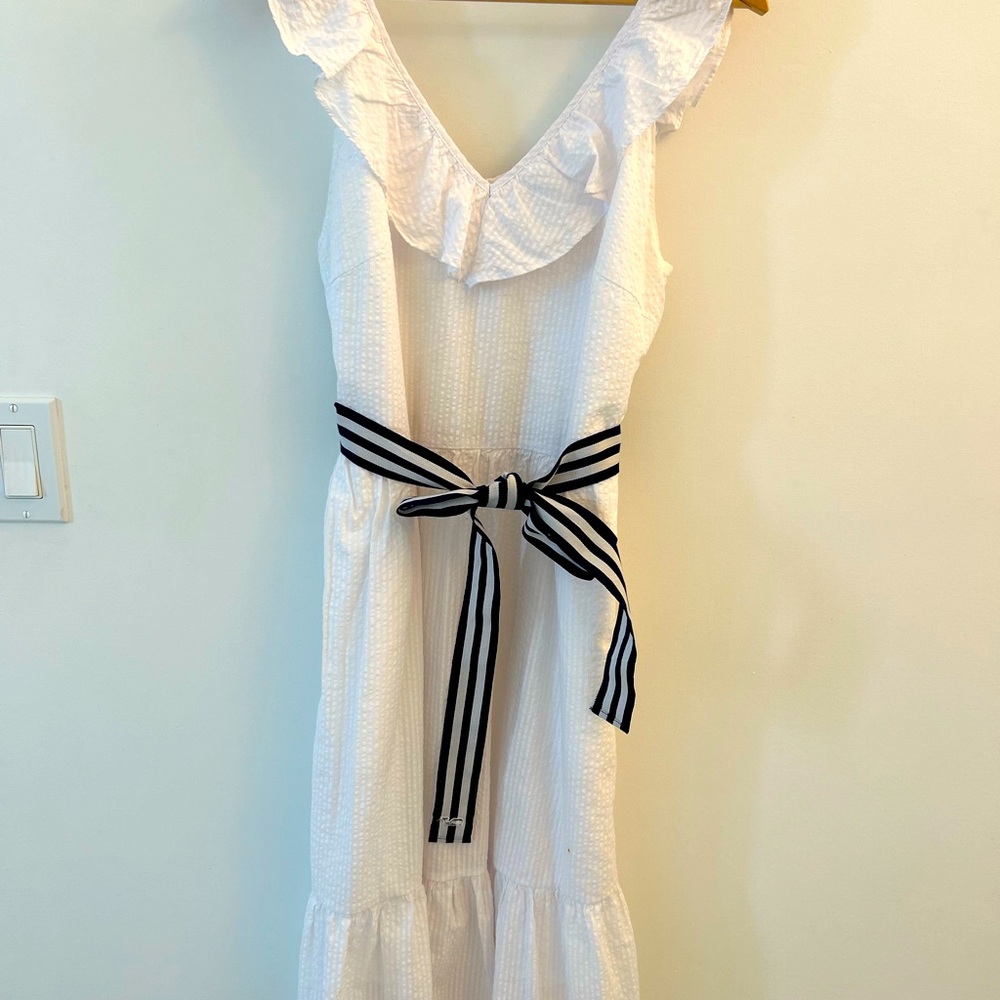Vineyard vine white dress